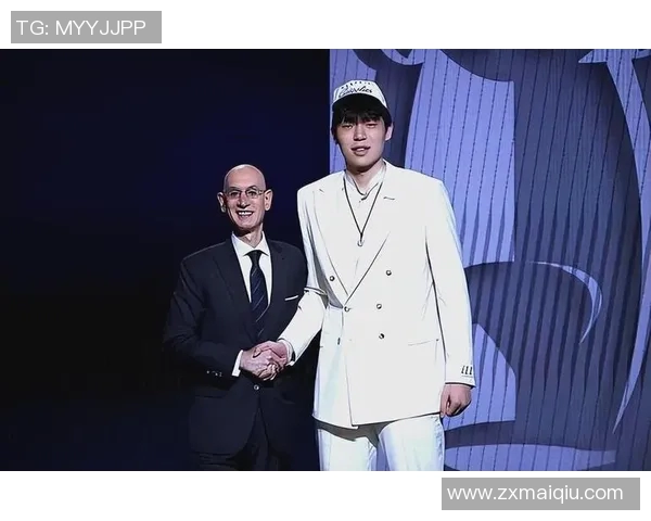 杨瀚森与偶像约基奇的赛场对话瞬间如此接近却又遥不可及