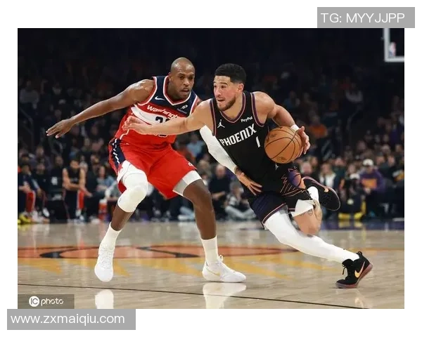 首节对决激烈萨尔高效拿下9分5篮板布克助攻表现抢眼贡献8分6助攻