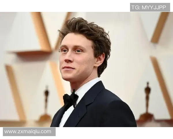 奥斯卡昏厥后首次公开亮相重返训练中心祝早日康复